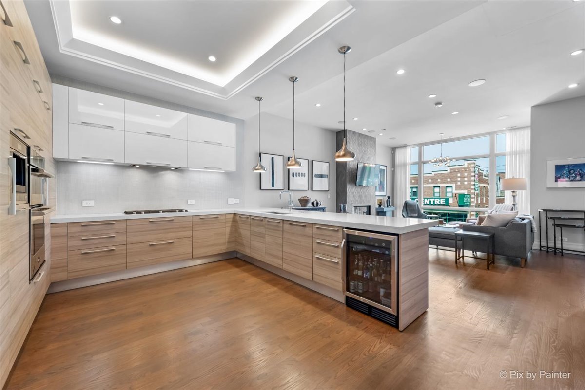 864 N Ashland Avenue Unit: 2