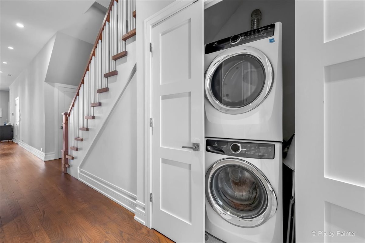 864 N Ashland Avenue Unit: 2