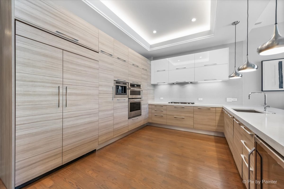 864 N Ashland Avenue Unit: 2