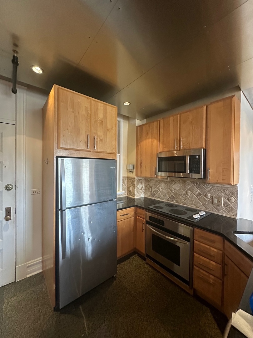 2800 N Pine Grove Avenue Unit: 5A