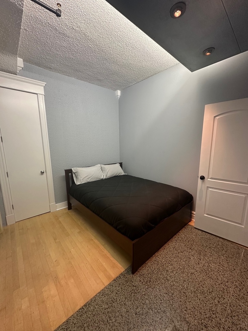 2800 N Pine Grove Avenue Unit: 5A