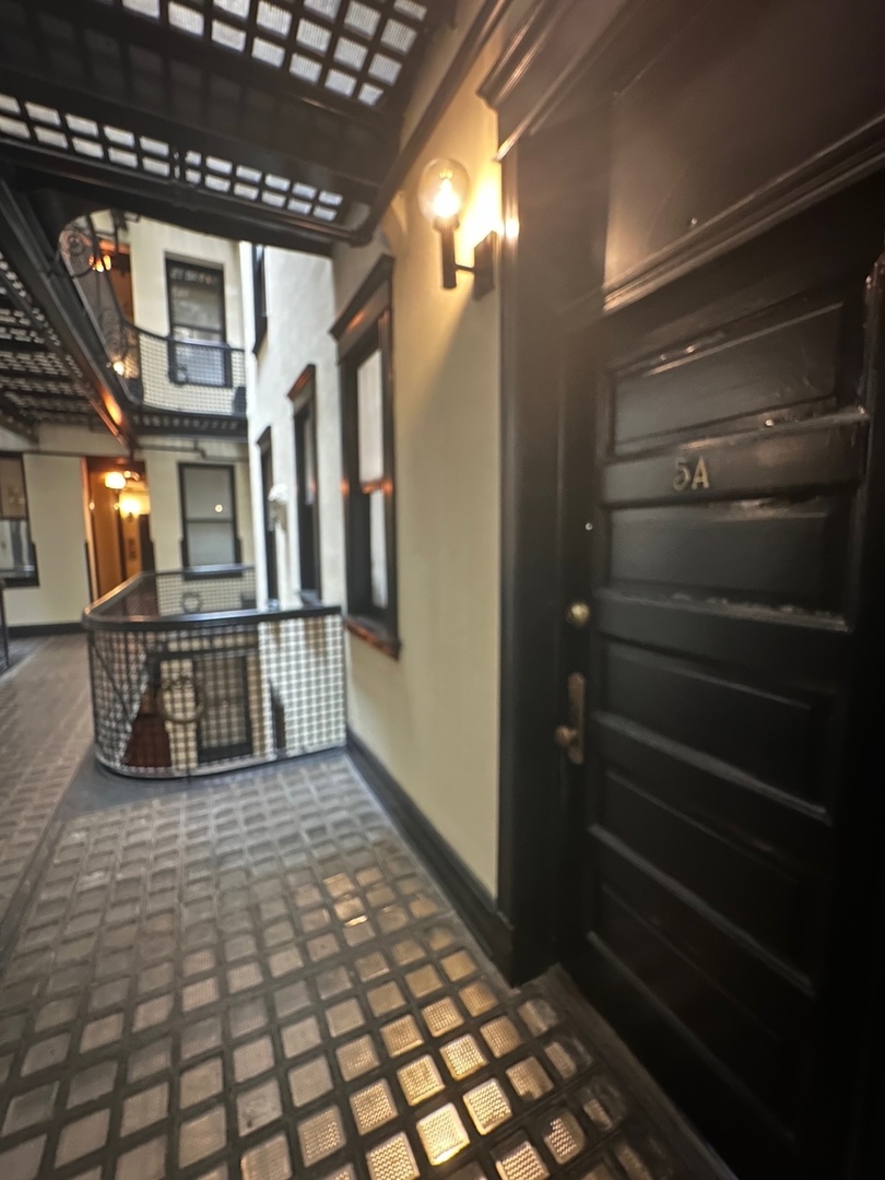 2800 N Pine Grove Avenue Unit: 5A