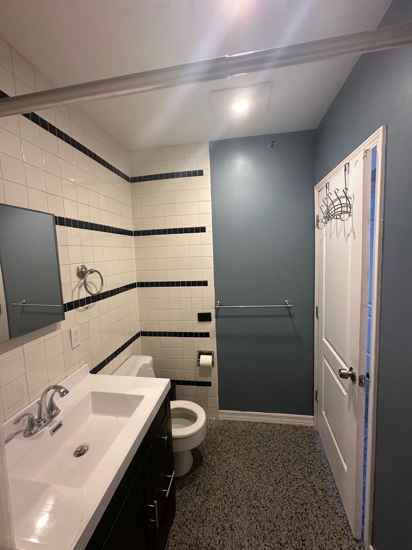 2800 N Pine Grove Avenue Unit: 5A