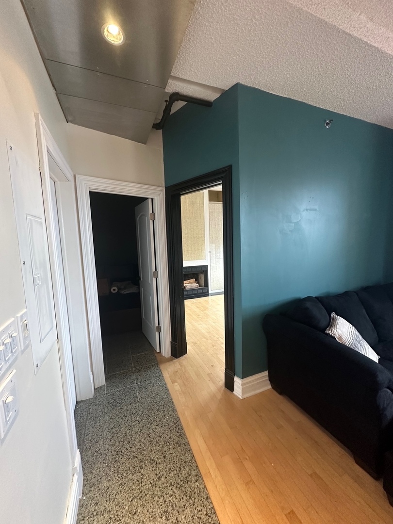 2800 N Pine Grove Avenue Unit: 5A