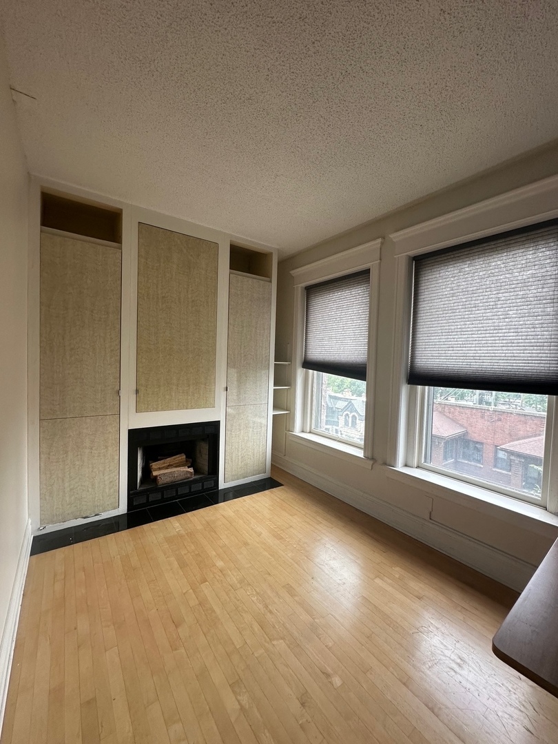 2800 N Pine Grove Avenue Unit: 5A