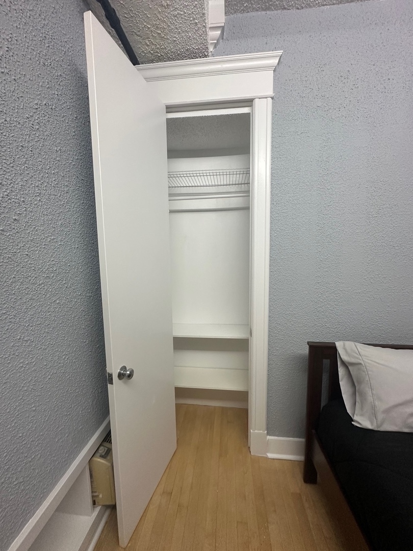 2800 N Pine Grove Avenue Unit: 5A