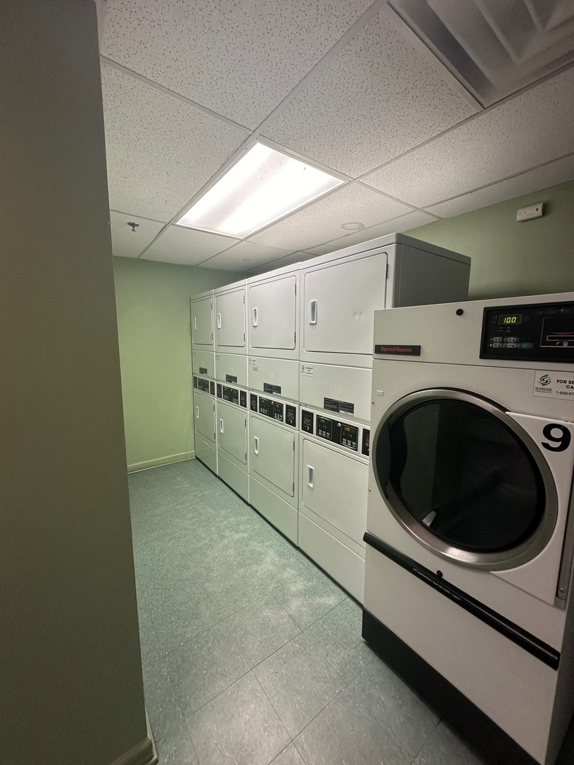 2800 N Pine Grove Avenue Unit: 5A