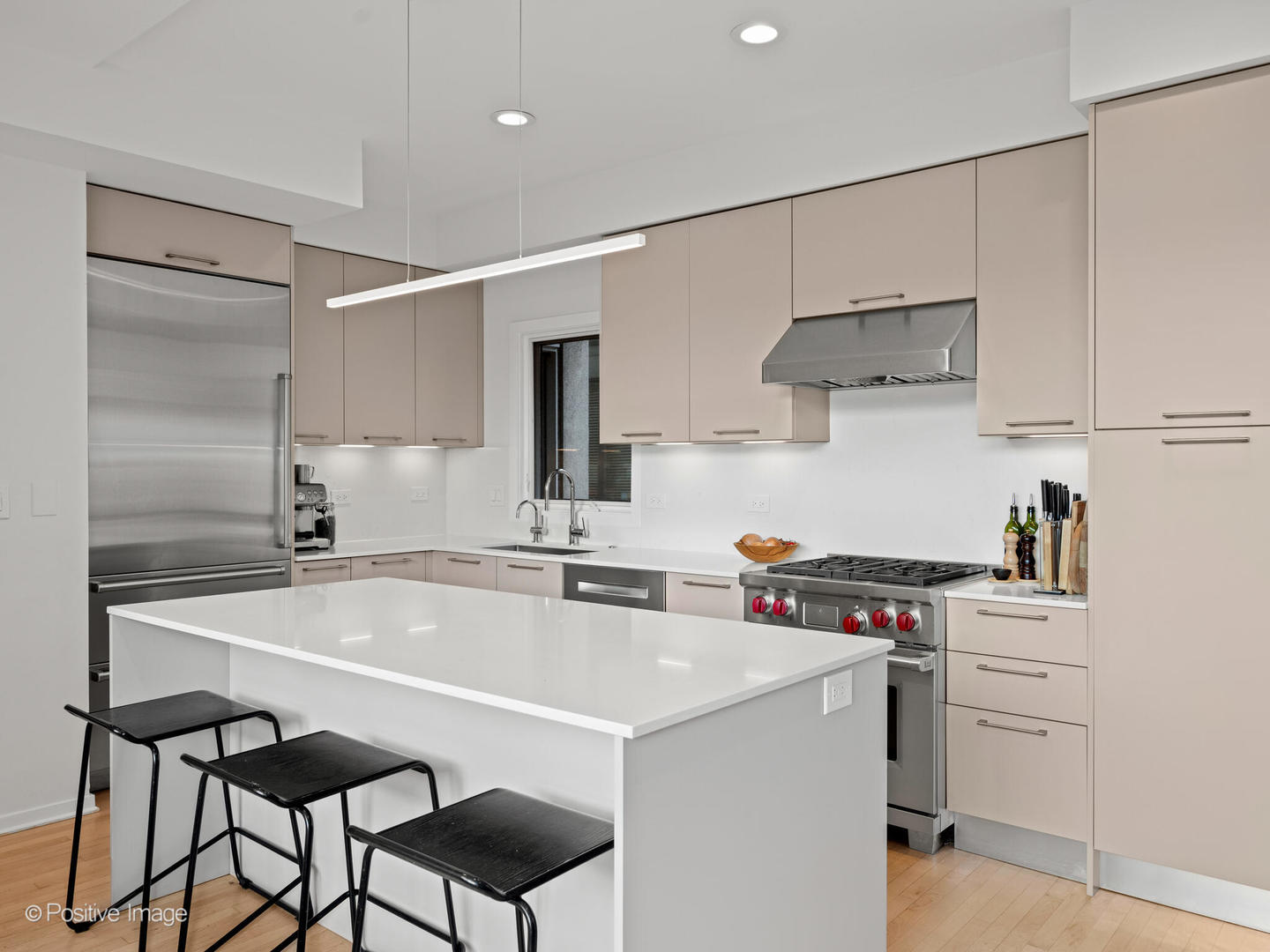 1757 N PAULINA Street Unit: R