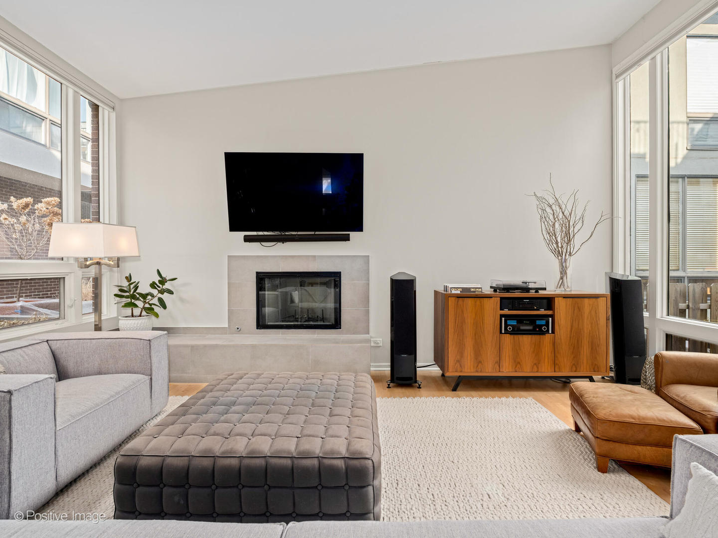 1757 N PAULINA Street Unit: R