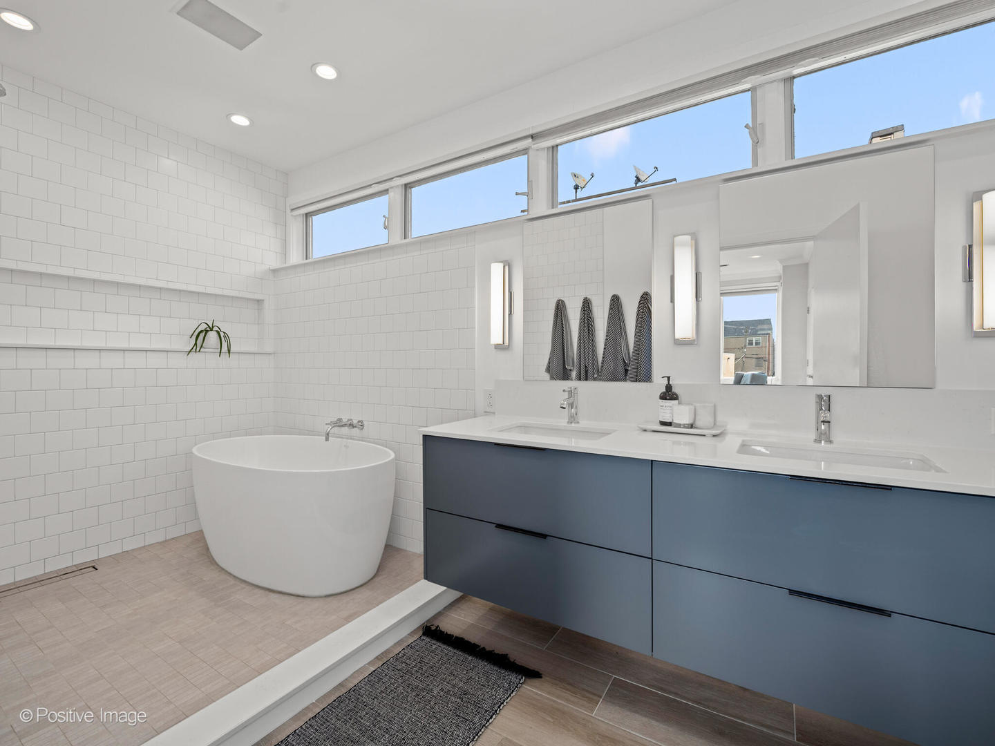 1757 N PAULINA Street Unit: R