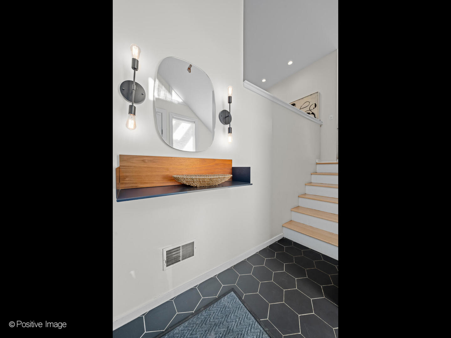 1757 N PAULINA Street Unit: R