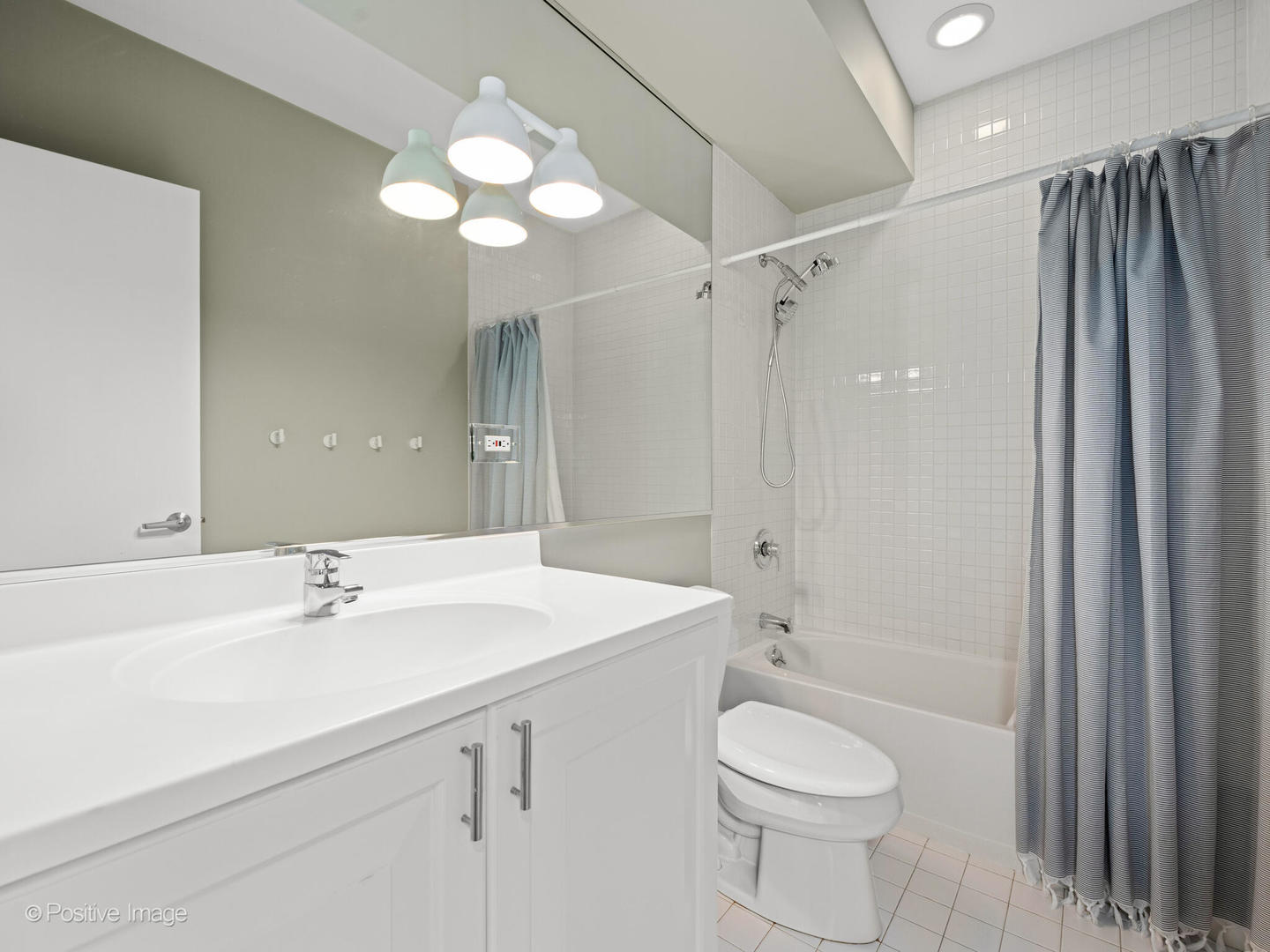 1757 N PAULINA Street Unit: R