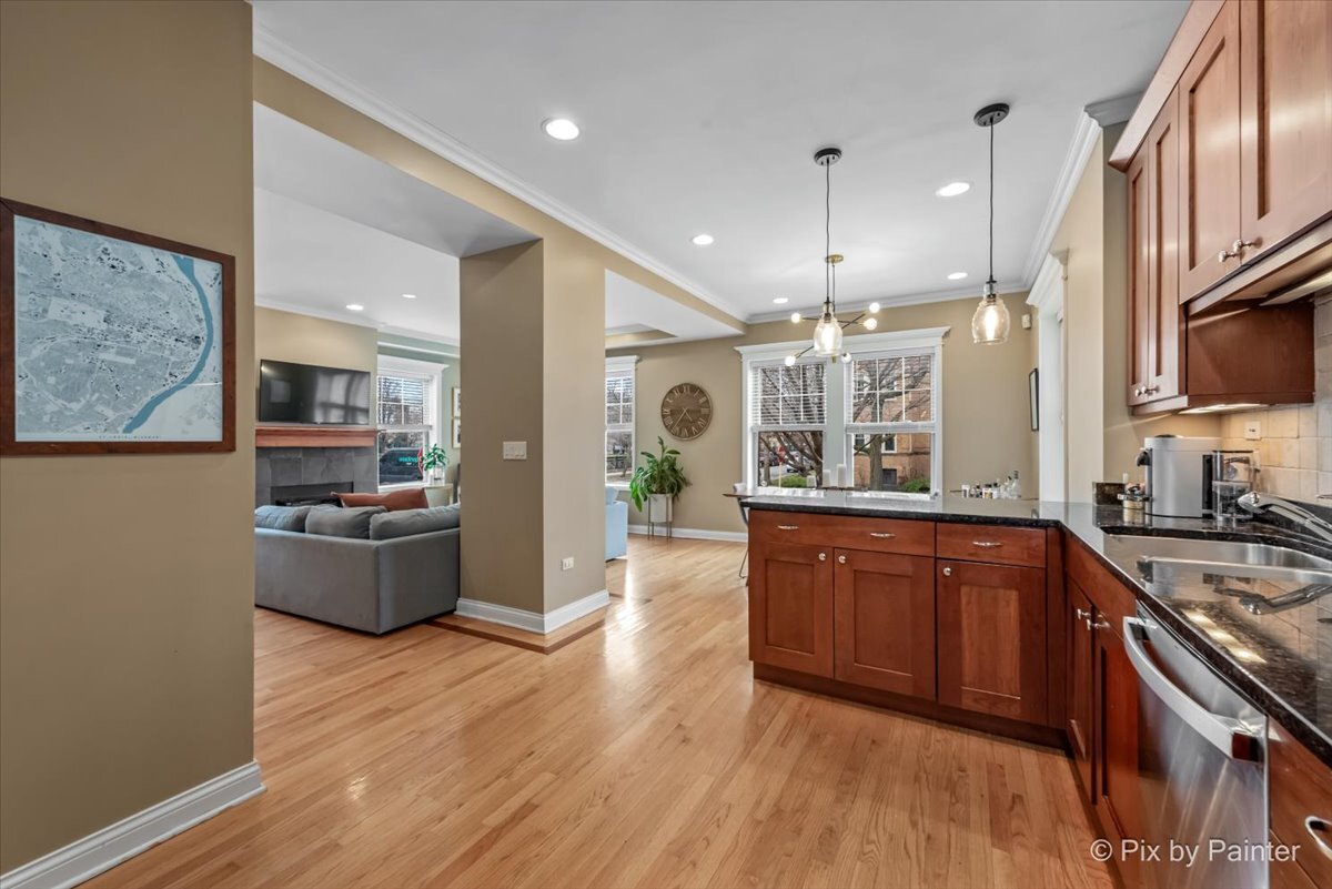 2658 W GUNNISON Street Unit: 1