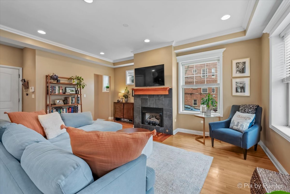 2658 W GUNNISON Street Unit: 1