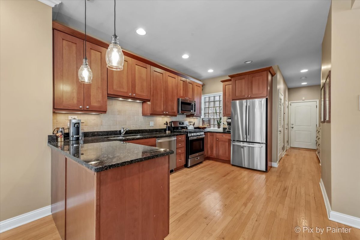 2658 W GUNNISON Street Unit: 1