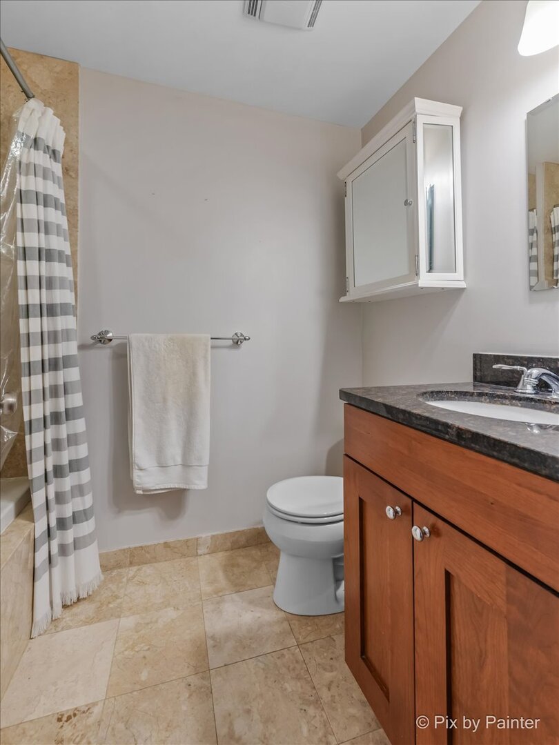 2658 W GUNNISON Street Unit: 1