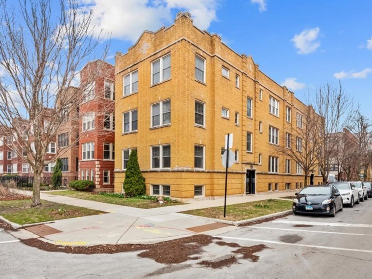 2658 W GUNNISON Street Unit: 1