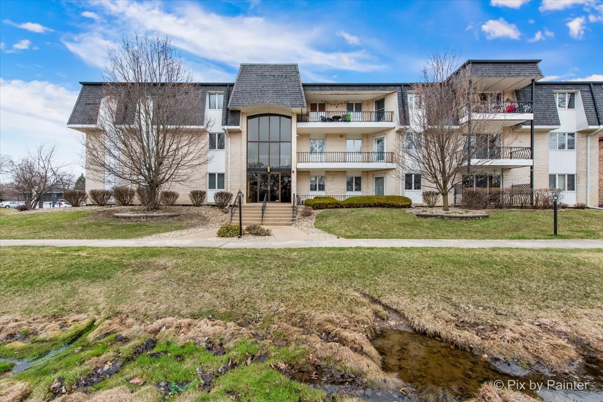 18559 ESCANABA Avenue Unit: 206