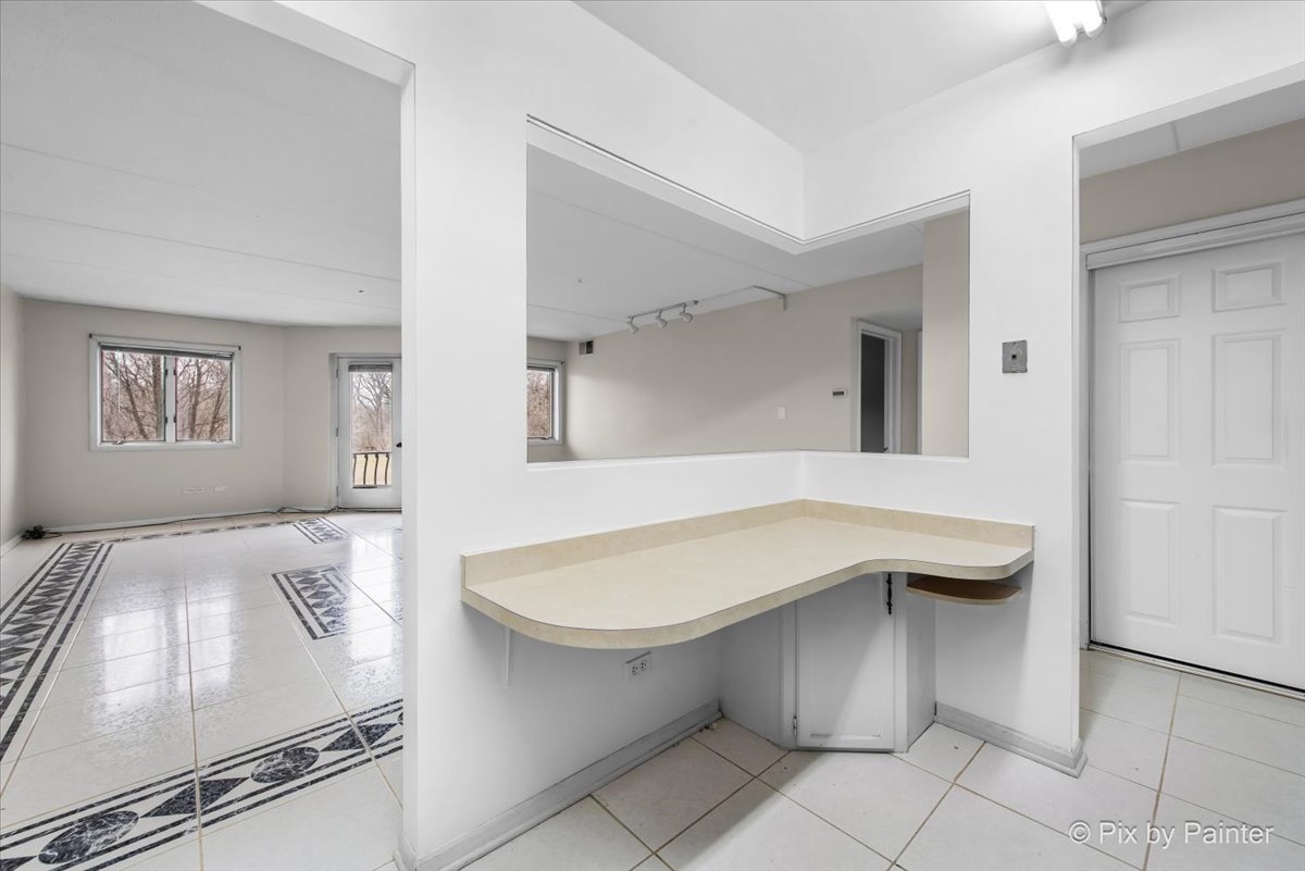 18559 ESCANABA Avenue Unit: 206