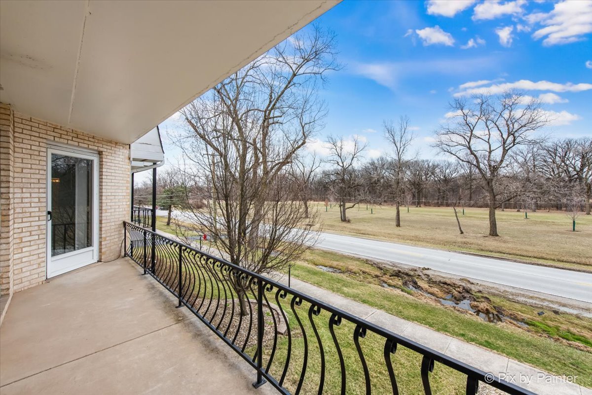 18559 ESCANABA Avenue Unit: 206