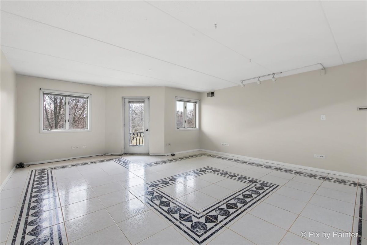 18559 ESCANABA Avenue Unit: 206