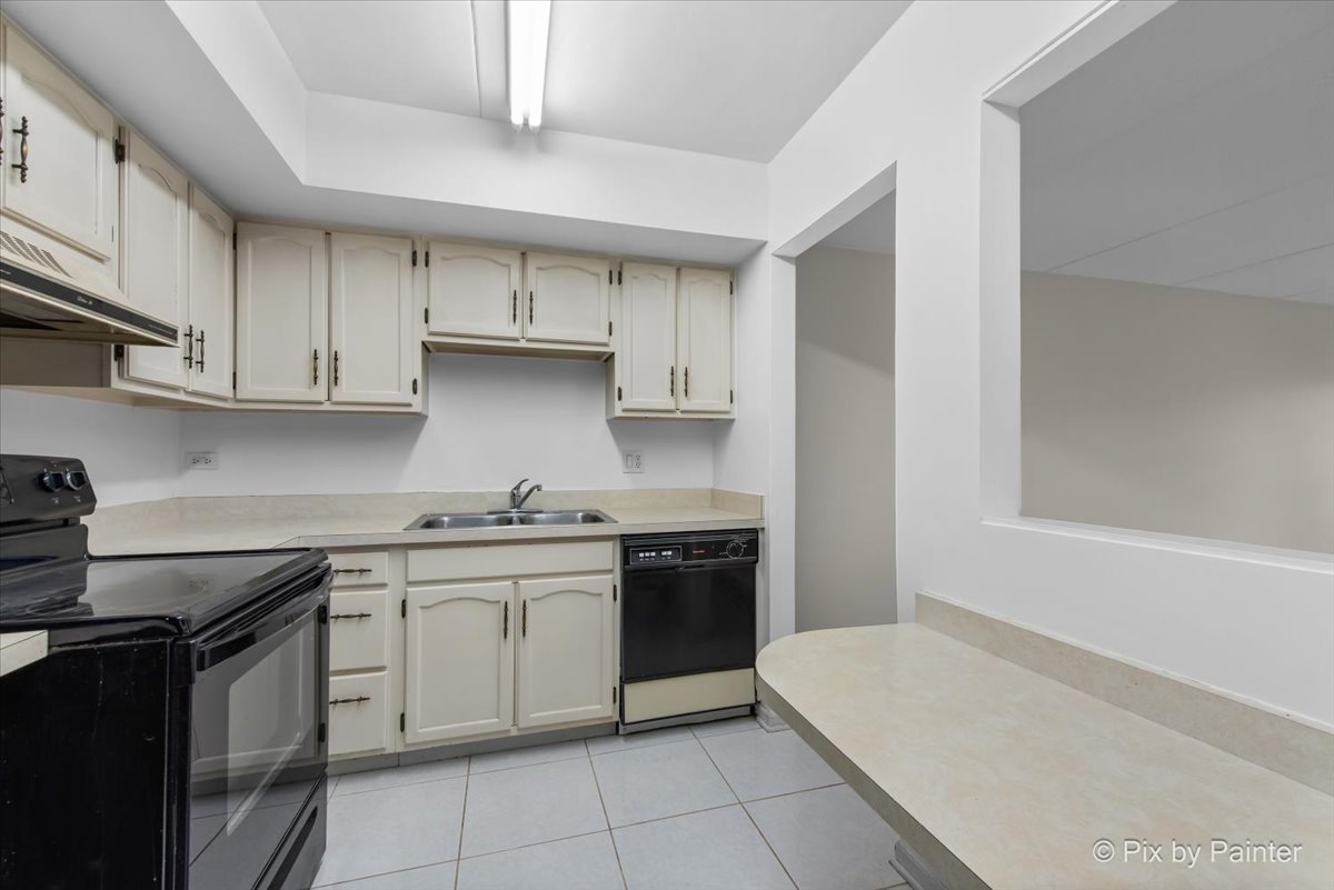 18559 ESCANABA Avenue Unit: 206