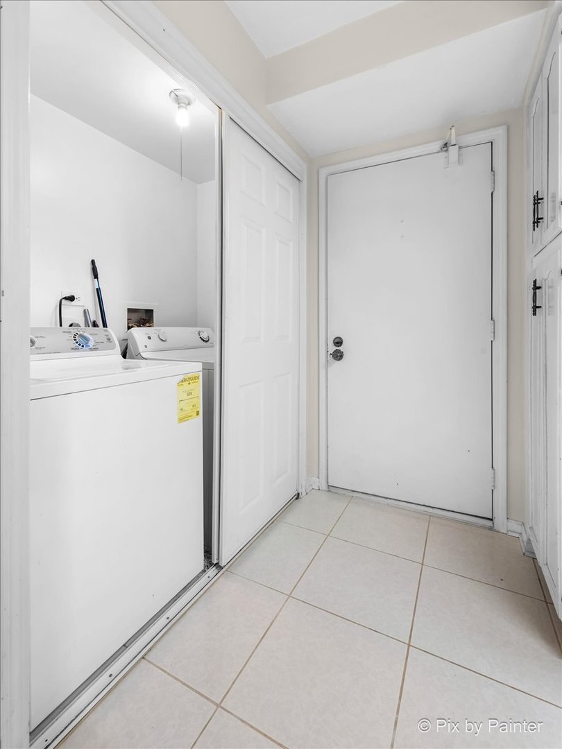 18559 ESCANABA Avenue Unit: 206