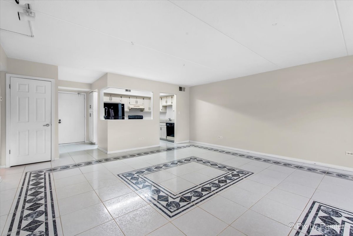 18559 ESCANABA Avenue Unit: 206