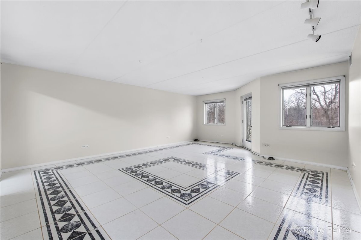 18559 ESCANABA Avenue Unit: 206