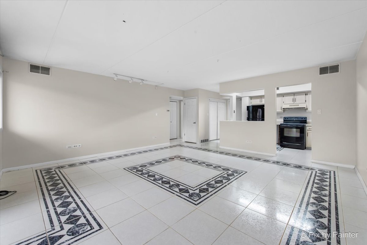 18559 ESCANABA Avenue Unit: 206