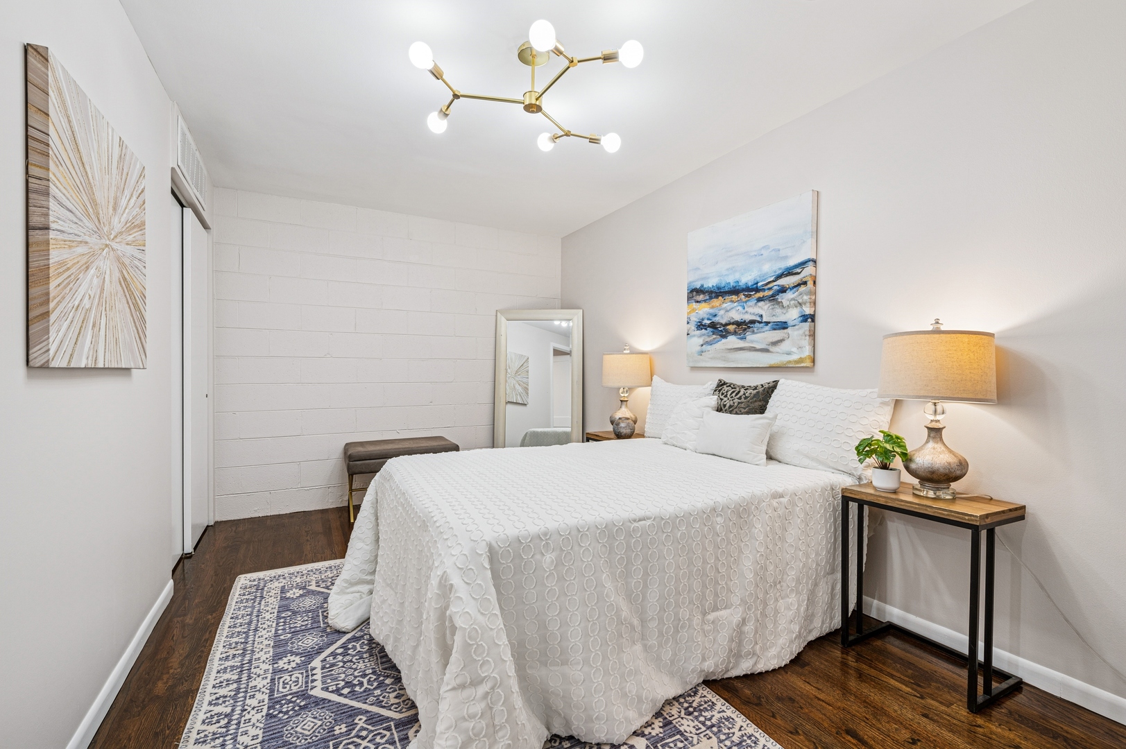 2525 N Sheffield Avenue Unit: 4C