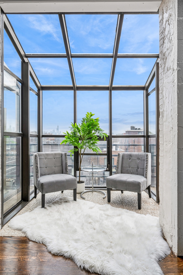 2525 N Sheffield Avenue Unit: 4C