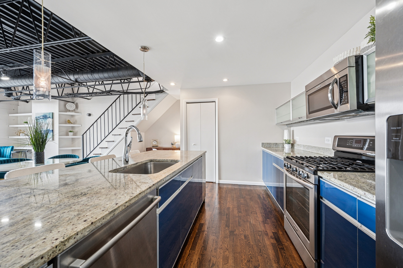 2525 N Sheffield Avenue Unit: 4C