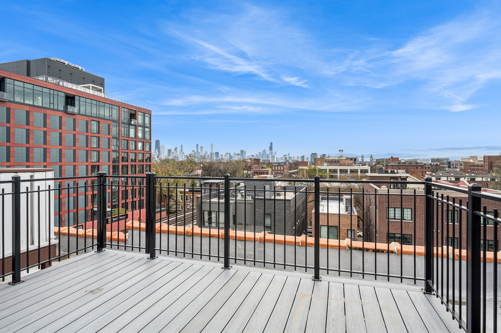 2525 N Sheffield Avenue Unit: 4C