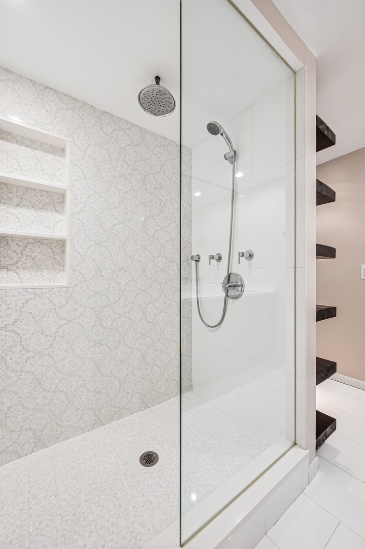 2525 N Sheffield Avenue Unit: 4C