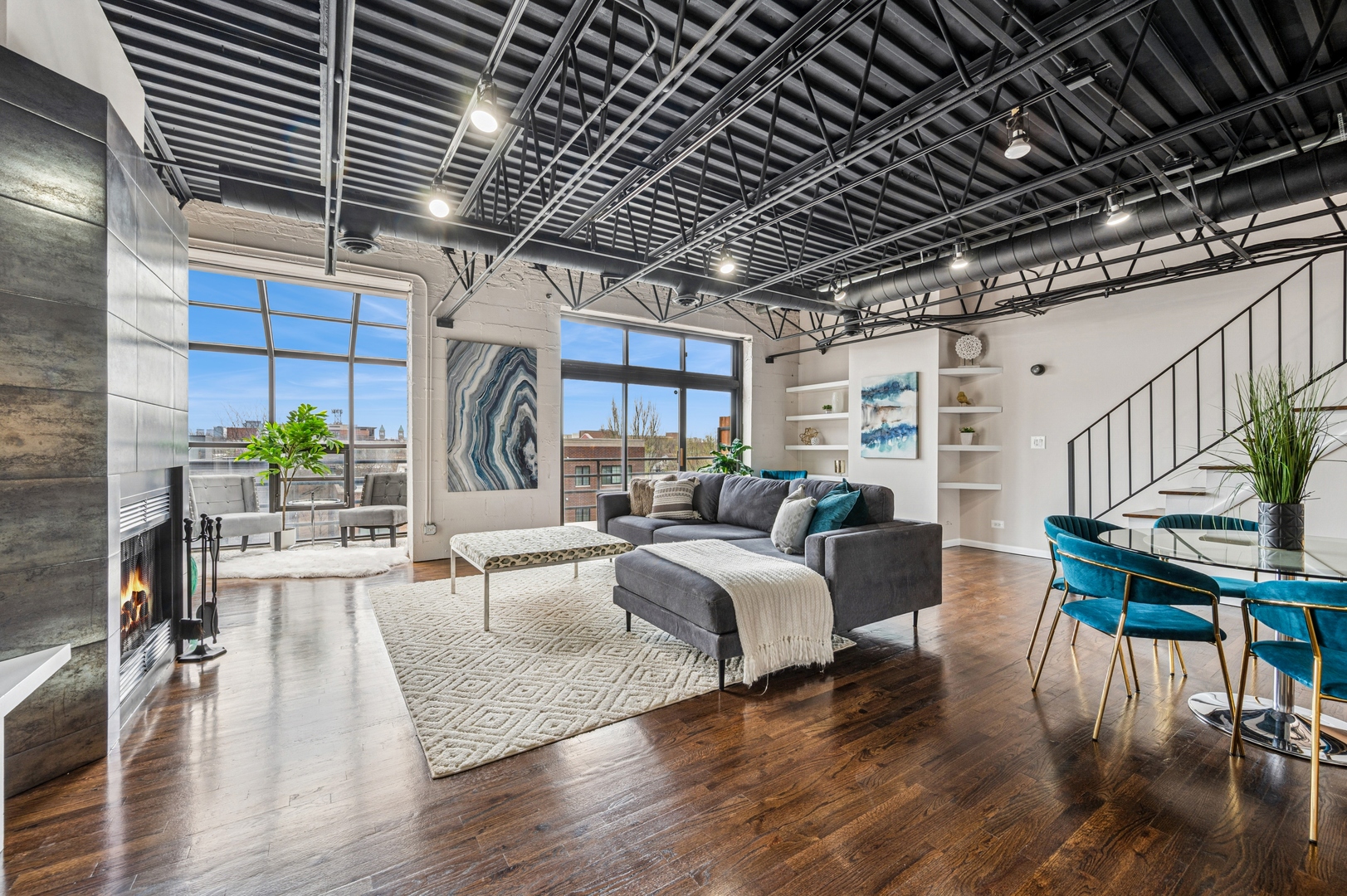 2525 N Sheffield Avenue Unit: 4C