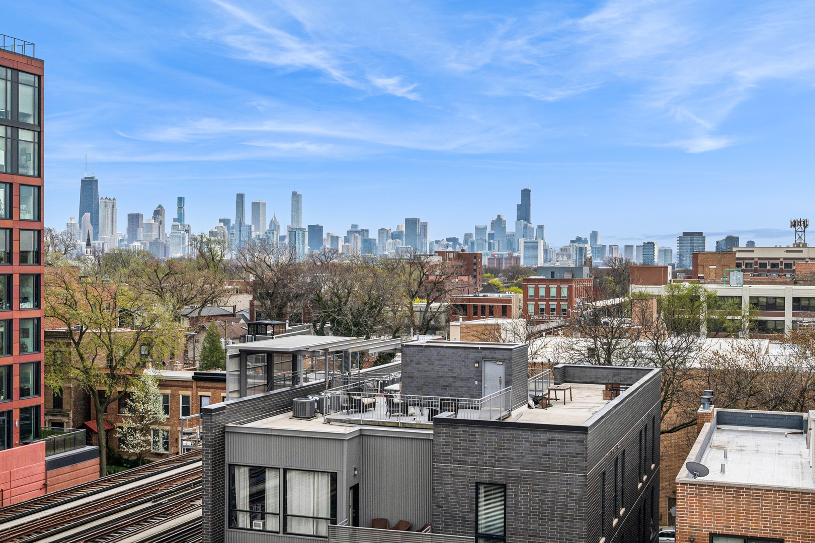 2525 N Sheffield Avenue Unit: 4C