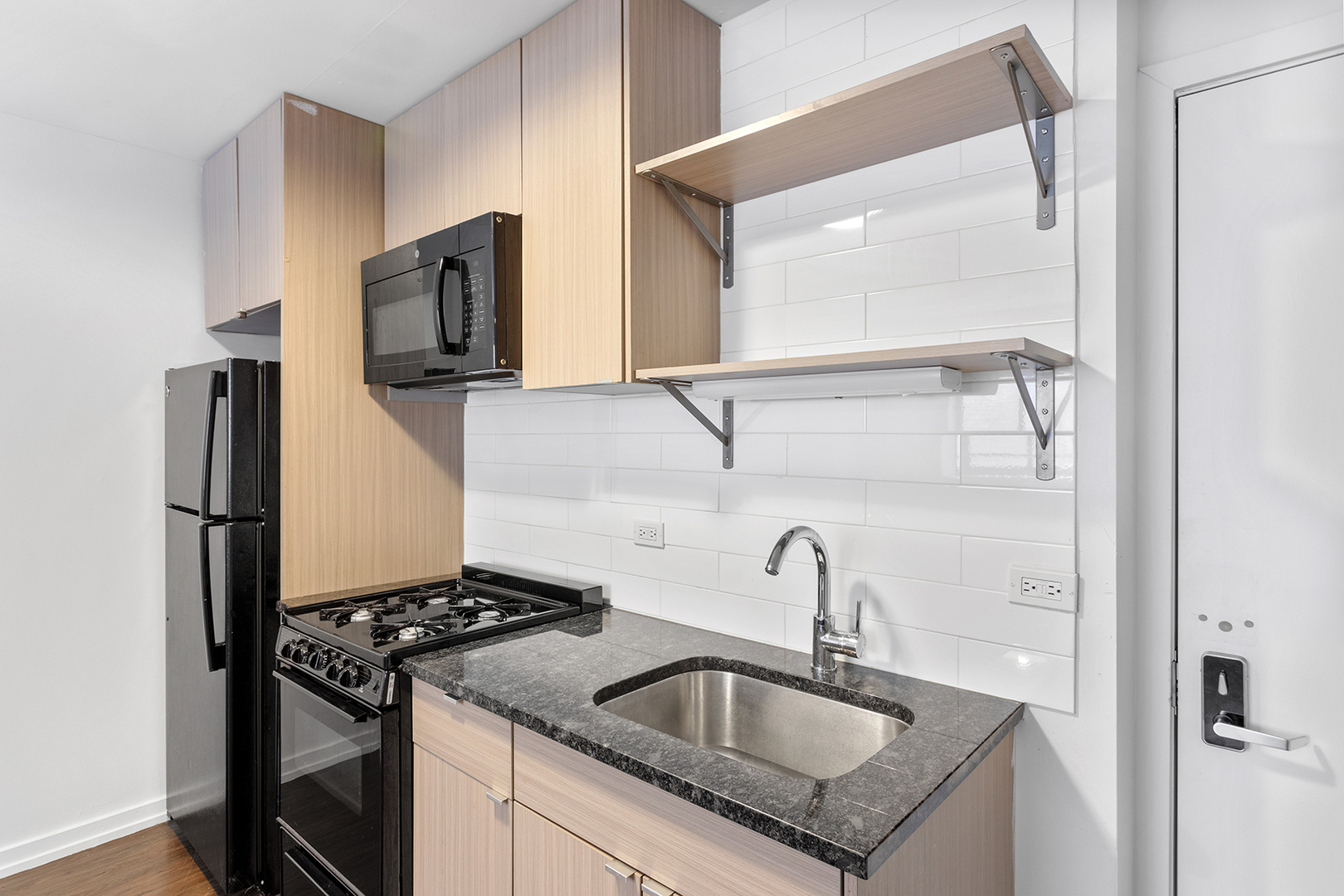 6134 N Kenmore Avenue Unit: 404