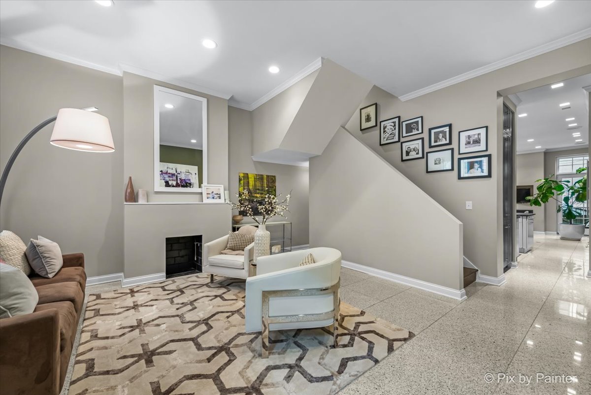 1917 N LINCOLN PARK WEST