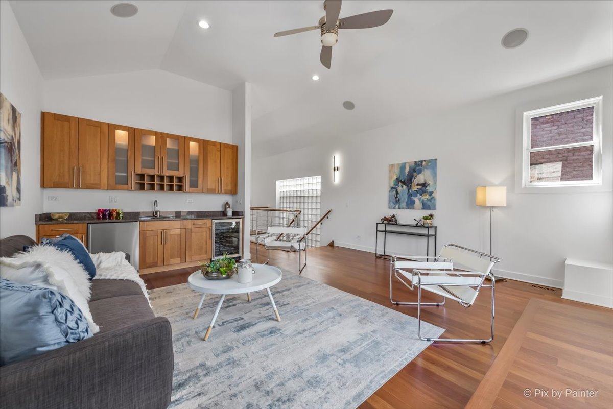 3708 N Greenview Avenue