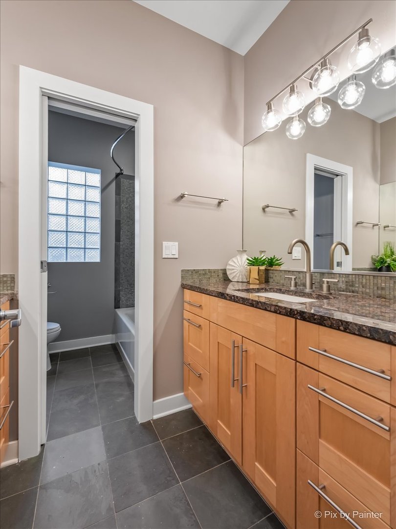 3708 N Greenview Avenue