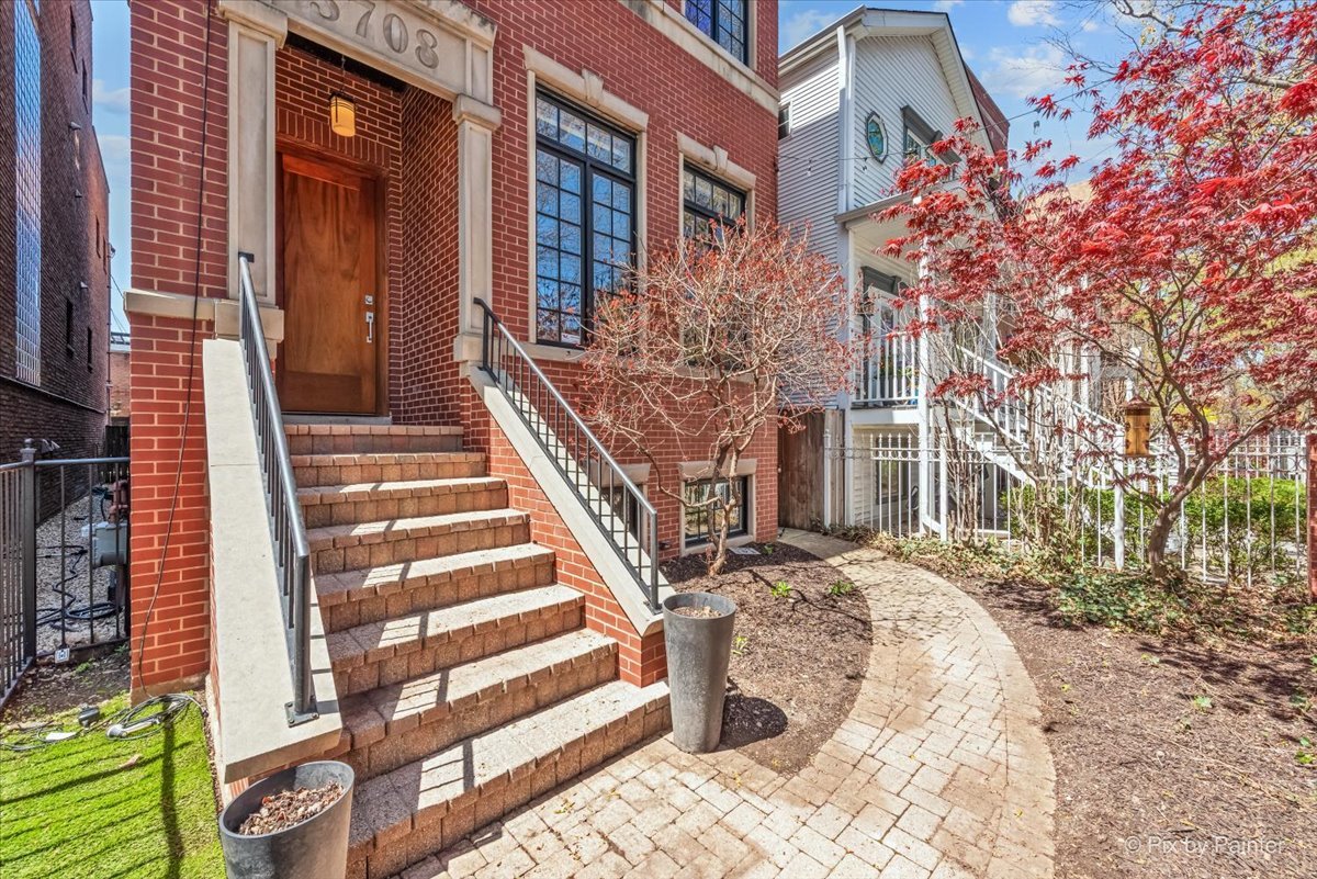 3708 N Greenview Avenue