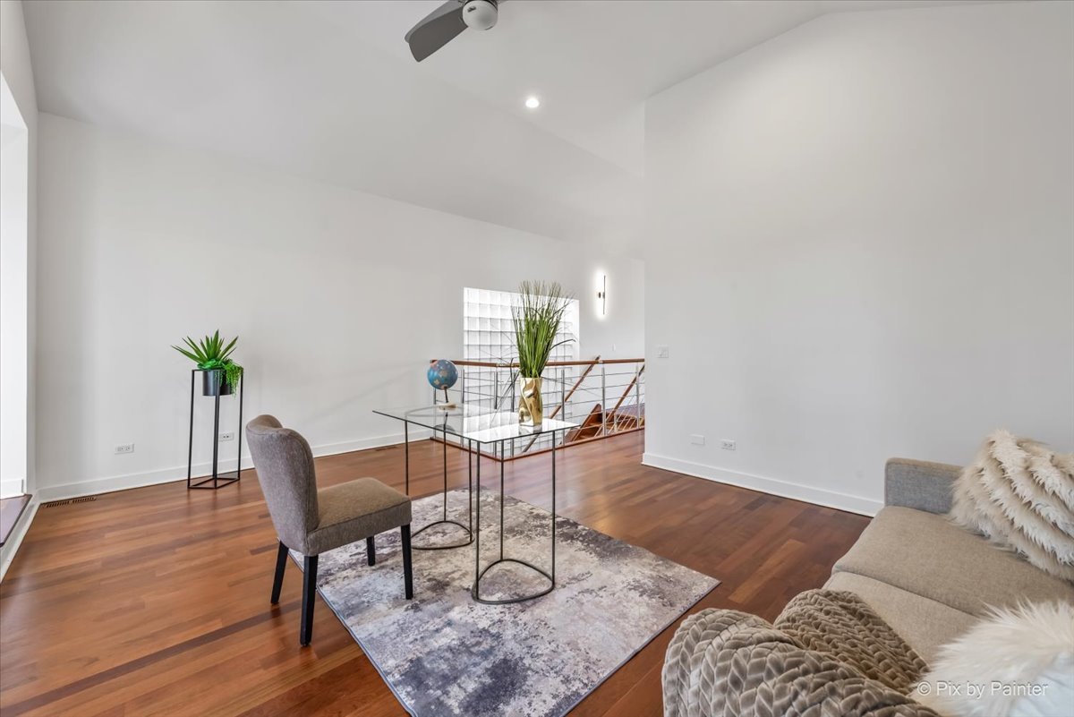 3708 N Greenview Avenue