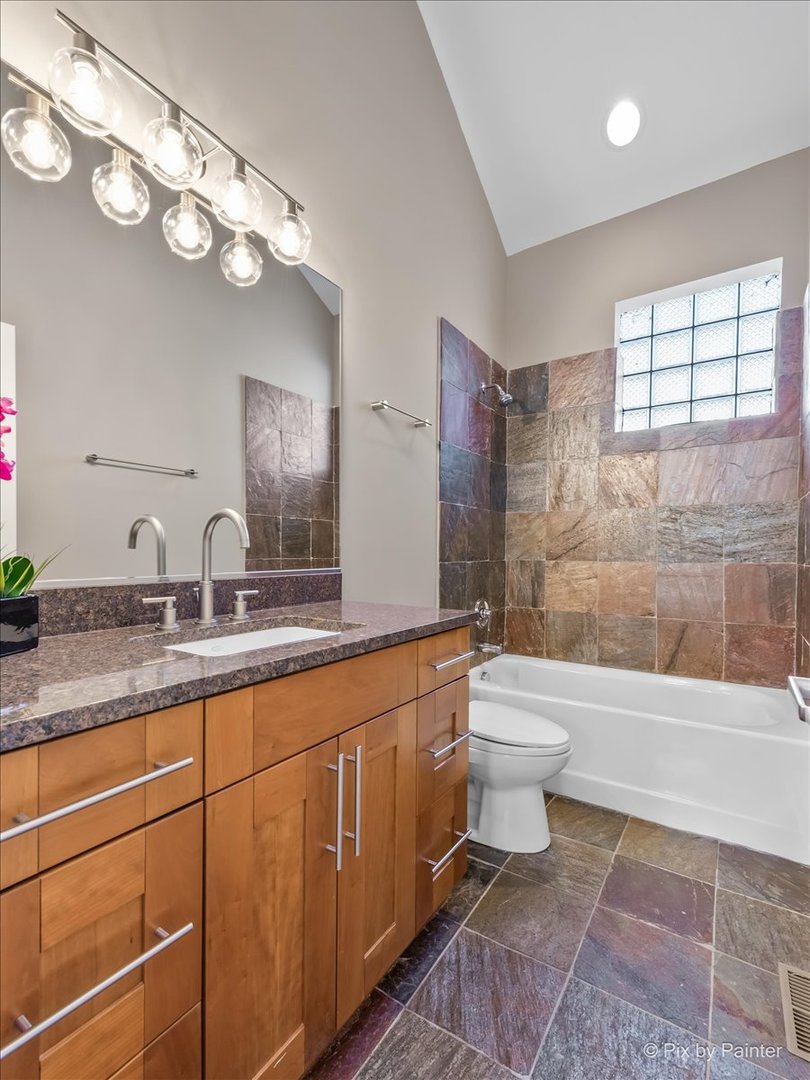 3708 N Greenview Avenue