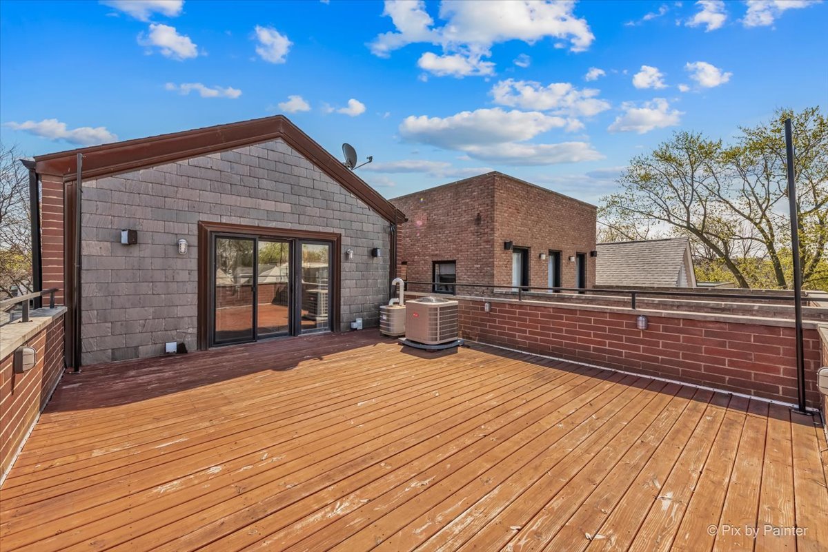 3708 N Greenview Avenue