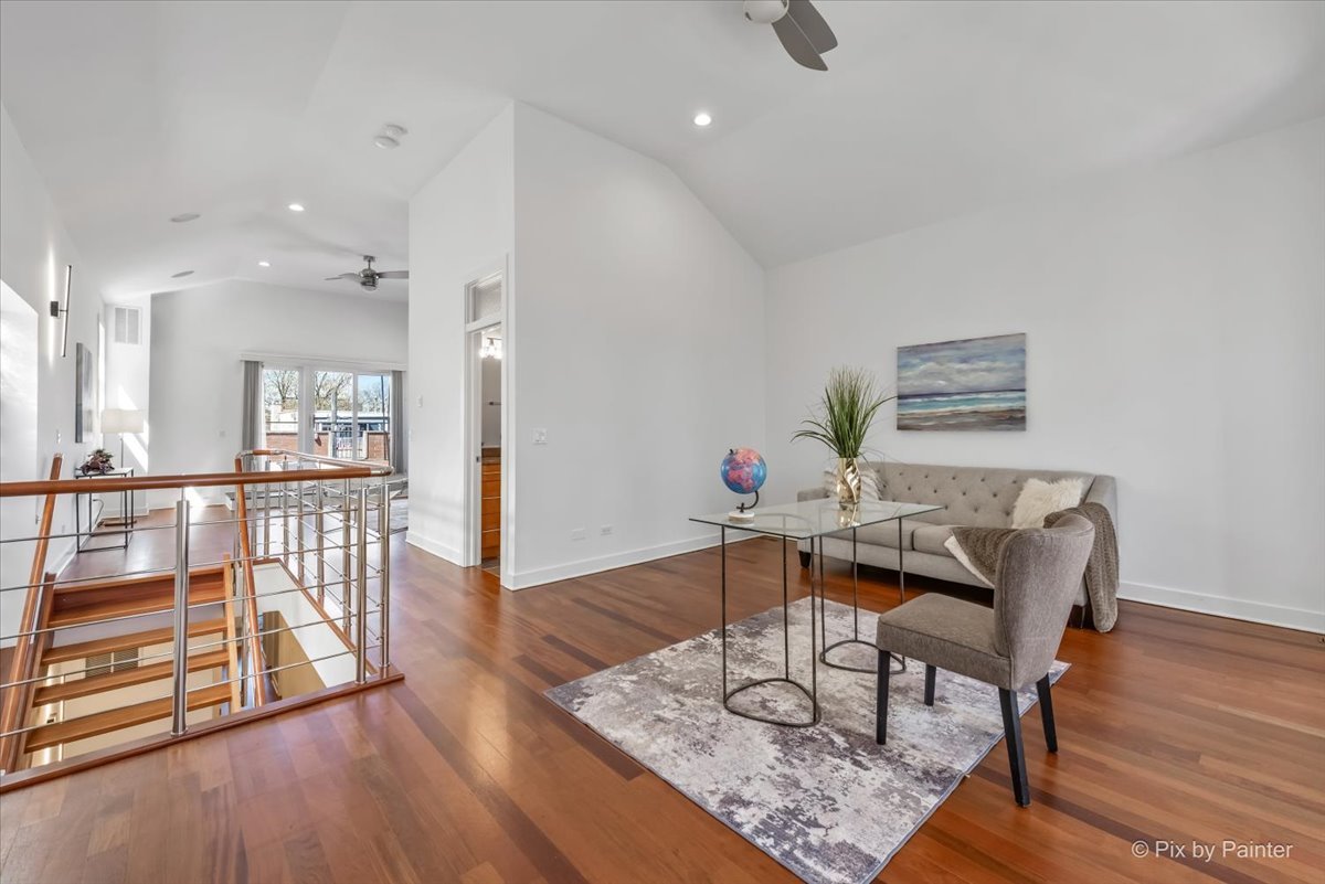 3708 N Greenview Avenue