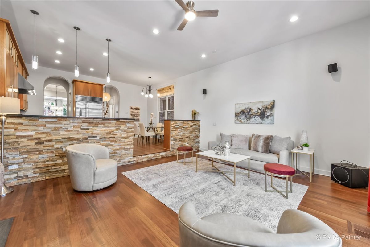 3708 N Greenview Avenue