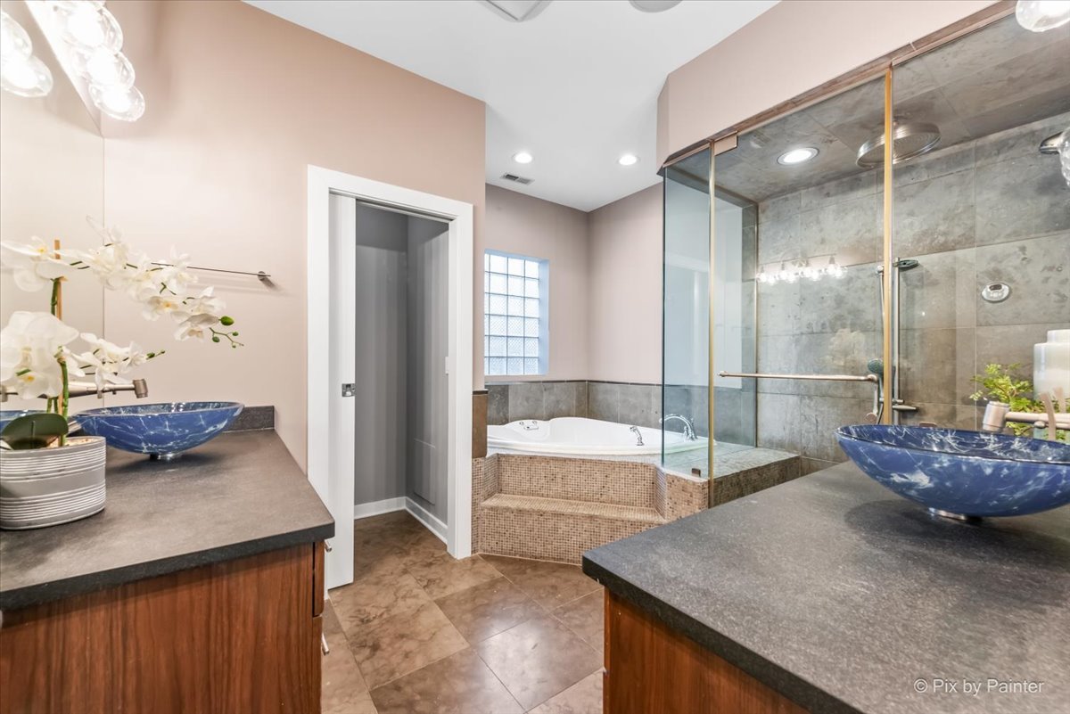 3708 N Greenview Avenue