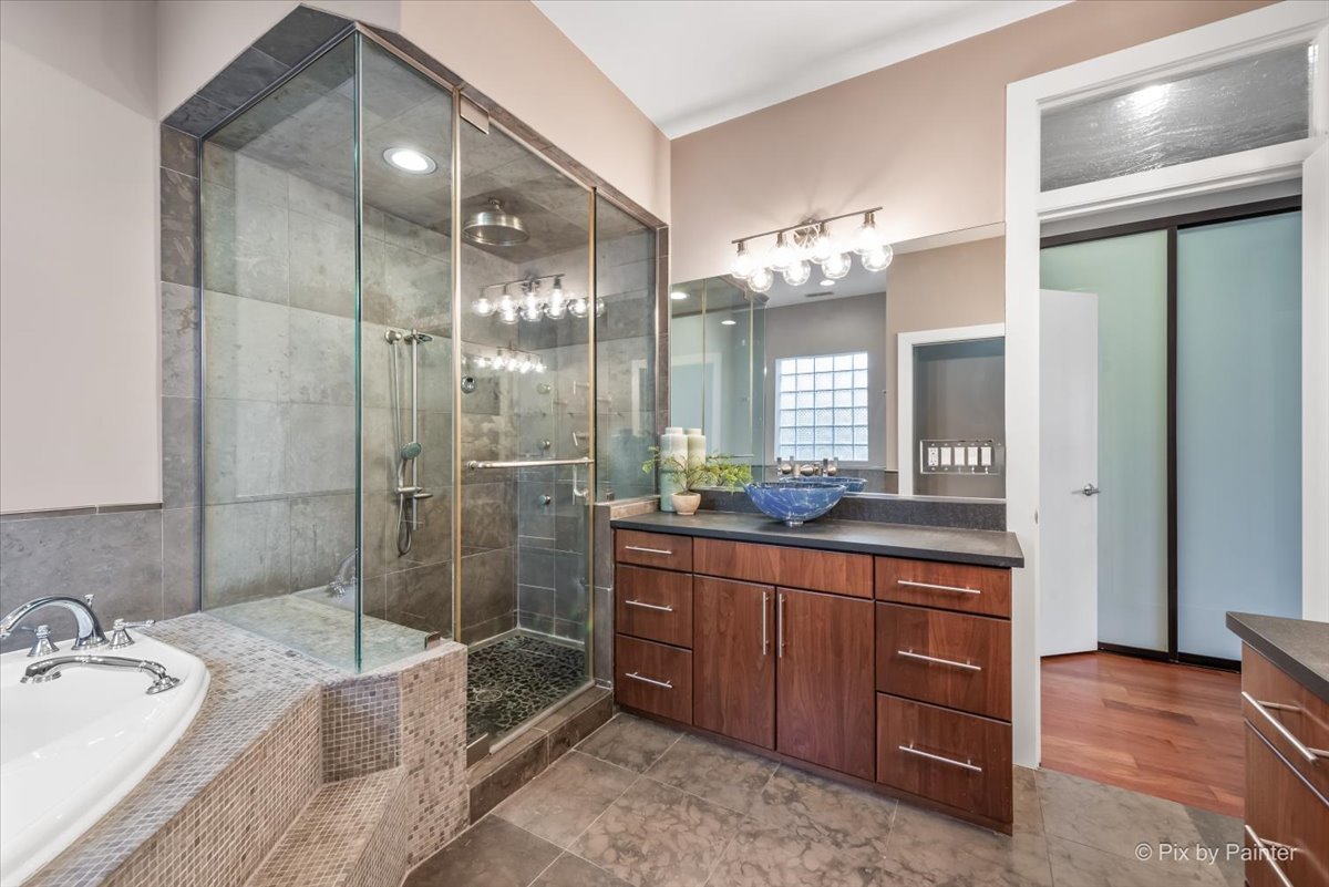 3708 N Greenview Avenue