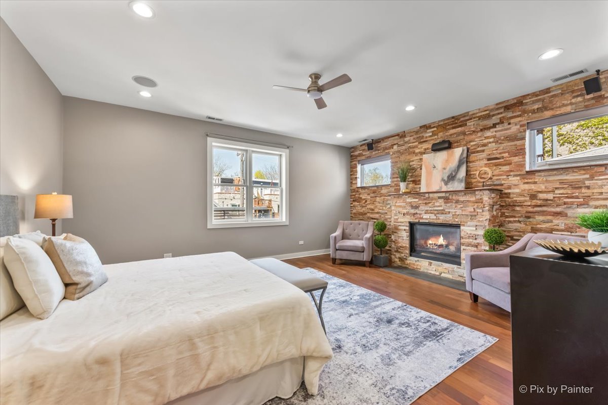 3708 N Greenview Avenue